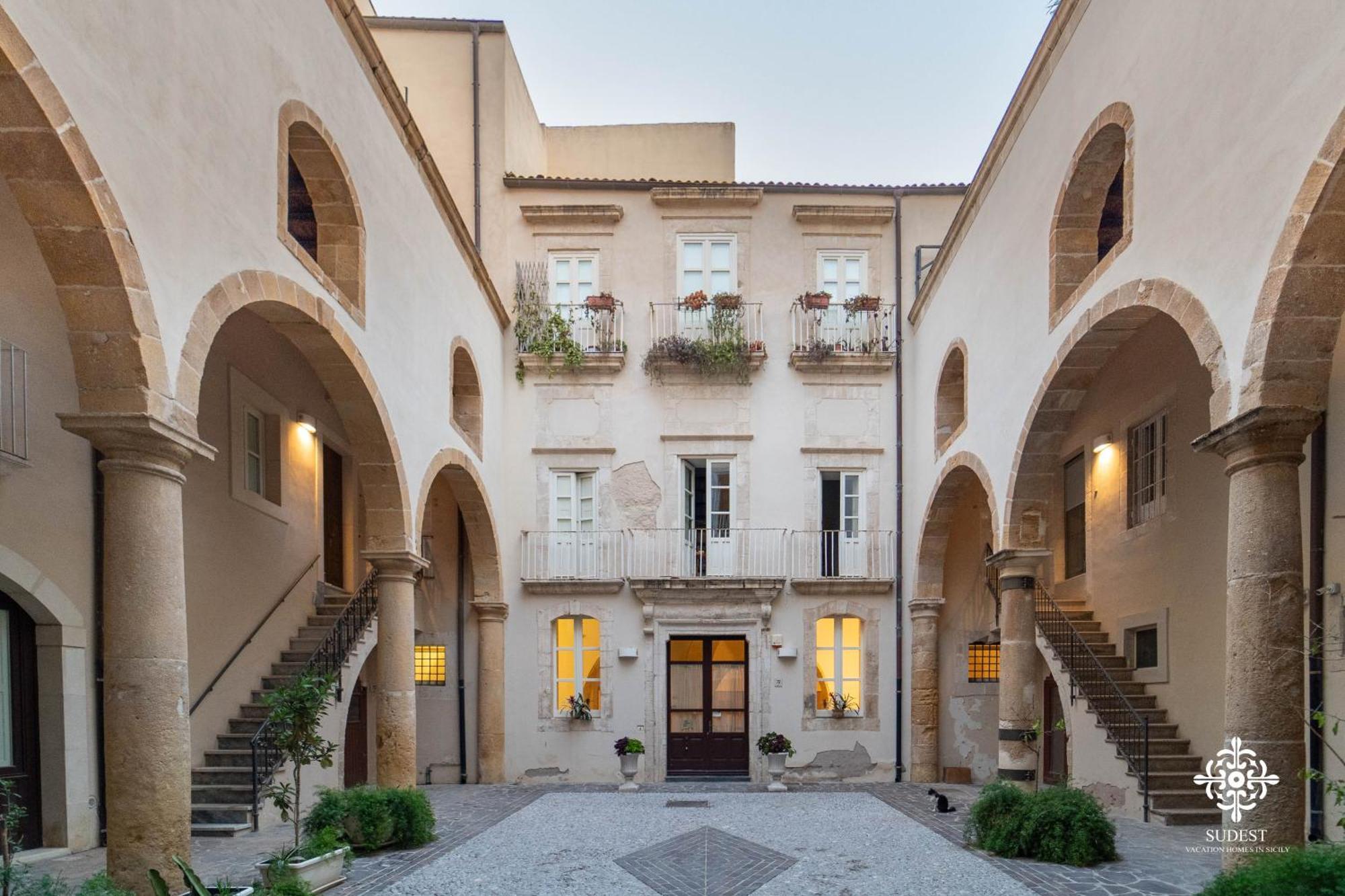 Apartamento Residenza Dumah - Elegante Dimora In Centro Syracuse Exterior foto